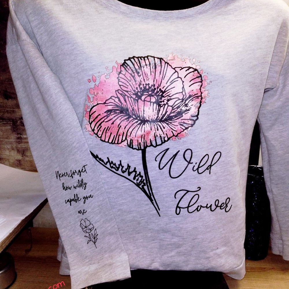 thin sweatshirt with design